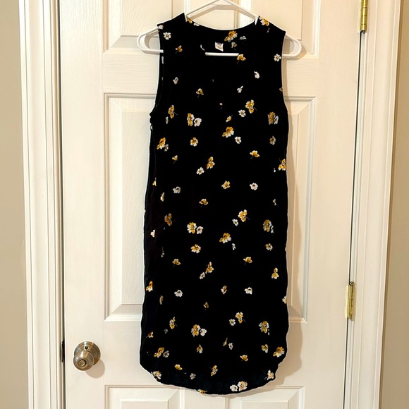 Old Navy Dresses & Skirts - Old Navy Yellow Flower Dress